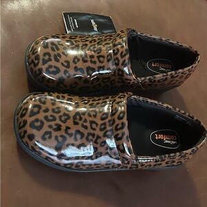 Leopard Print Slip-On womens Comfort Loafers safeTstep Comfort NWT size 6-NEW!